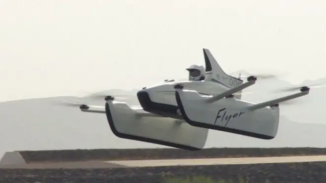 اس ارنے والی گاڑی کو لاس ویگس میں ایک جھیل کے اوپر تجرباتی طور پر اڑایا گیا