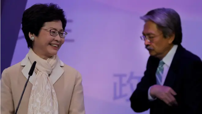 Керри Лам и ее соперник Джон Цан были главными соперниками на выборах