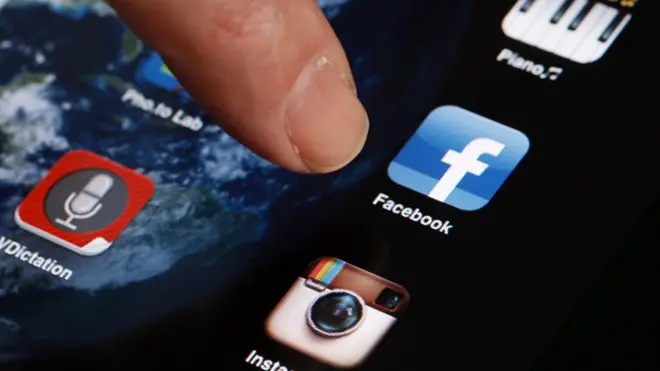 وسائل التواصل الاجتماعي أدت إلى تدهور الديمقراطية وفقا للايكونمست