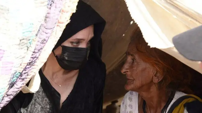 مقامی خواتین نے اس موقع پر انجلینا جولی کو اپنے مسائل سے آگاہ کیا