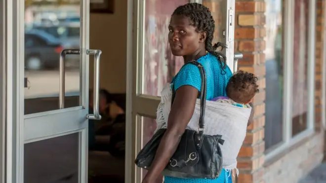 Woman wey carry pikin for back