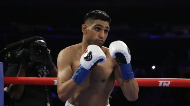 خان يعود إلى الواجهة بفوز كاسح