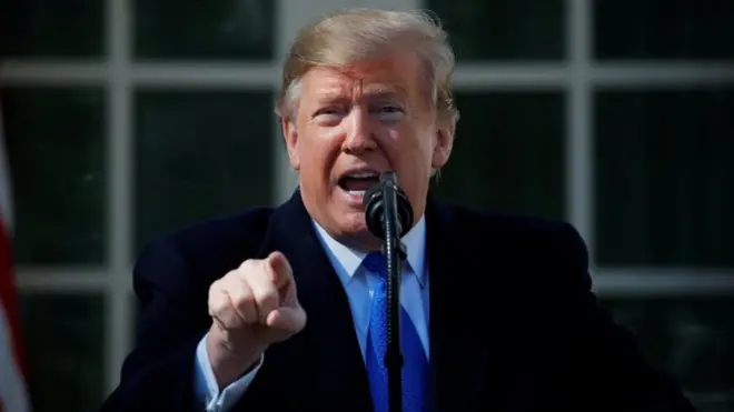 Trump menyatakan keadaan darurat pada hari Jumat (15/02) untuk membangun tembok perbatasan.