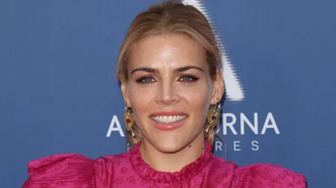 La actriz Busy Philipps, conocida por la serie de televisión Dawson's Creek, pidió en Twitter que las personas compartieran sus historias de aborto.