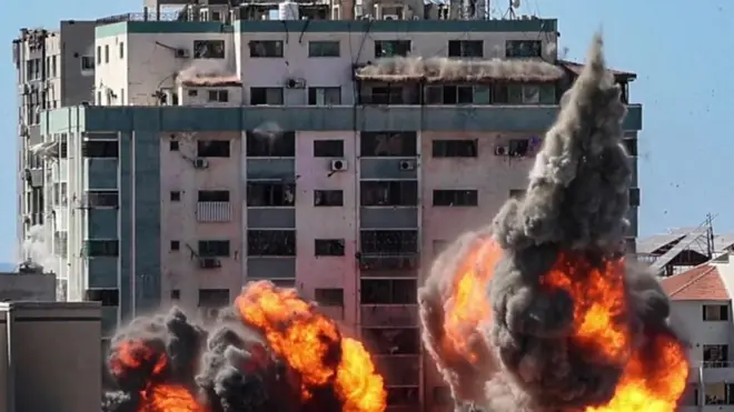 “ هذه محاولة لتكميم أفواه الصحفيين”