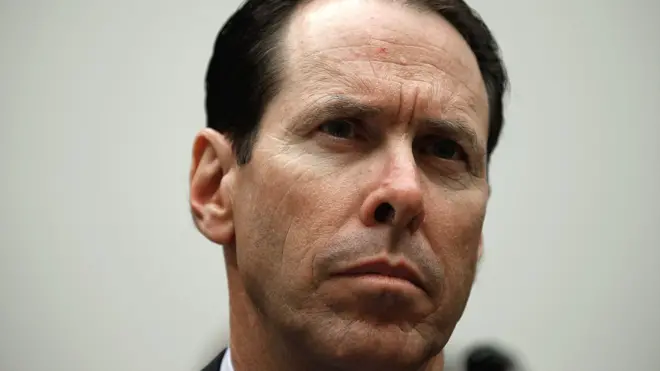 "Aprendí mucho de Carlos (Slim) y, obviamente, Carlos y yo hemos hablado y él es un amigo muy querido, pero ahora va a ser un competidor", dijo Randall Stephenson en 2014.