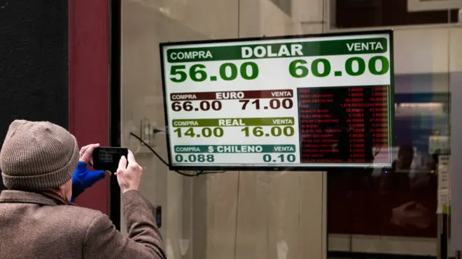 El dólar aumentó más del 30% tras los resultados electorales del domingo, pero aún queda ver qué poder tiene el gobierno para controlarlo.