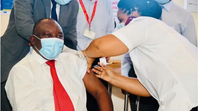 South Africa president dey collect vaccine
