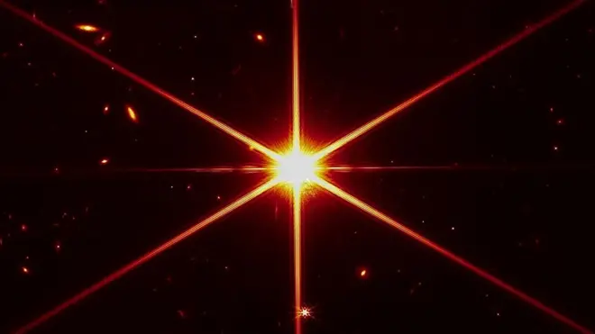 ภาพถ่ายดาวฤกษ์ 2MASS J17554042+6551277 ที่บันทึกโดยกล้อง JWST