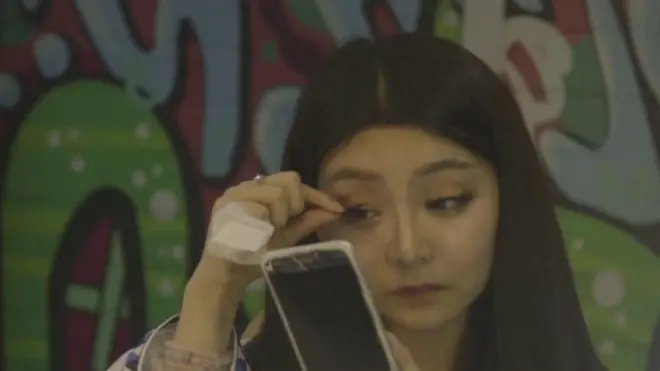 ผู้หญิงแต่งหน้า