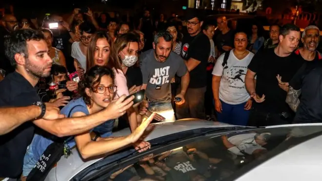 अप्रैल, 2021 में तेल अवीव के पास एक विरोध प्रदर्शन के दौरान इसराइली अरब और उनके यहूदी समर्थक