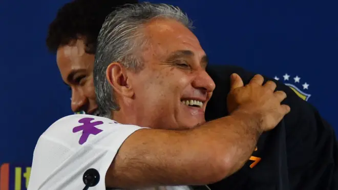 Tite junto a Neymar.