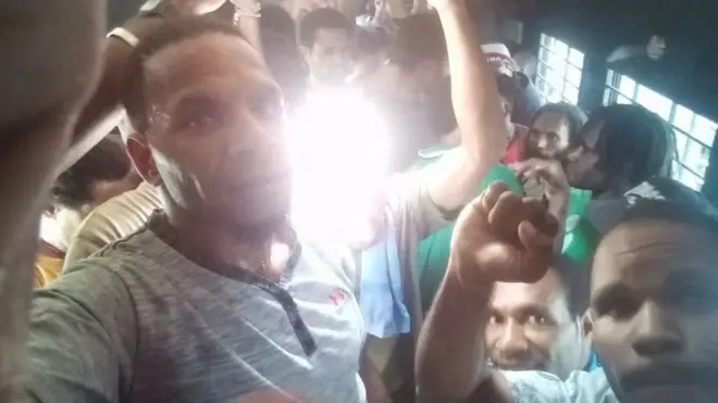 Beberapa orang yang ditangkap kemudian dibawa ke Polres Jayapura.