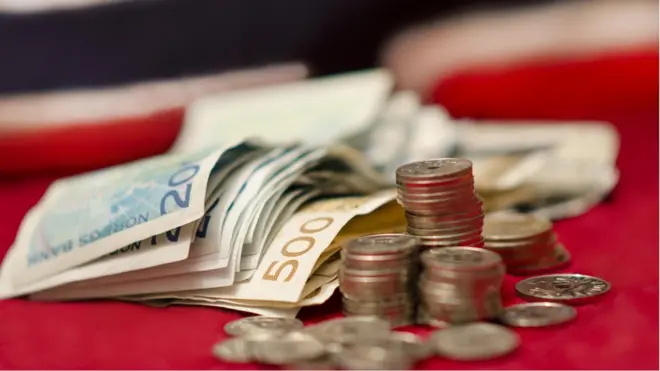 Norwegian currency notes and coins