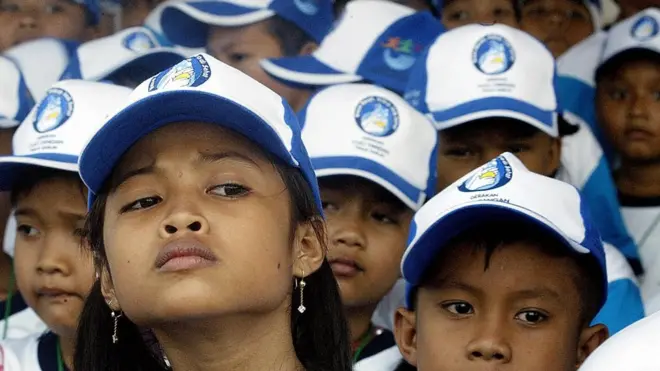Sejumlah siswa sekolah dasar di Jakarta tengah mengikuti kampanye cuci tangan di Jakarta, 6 Mei 2007.