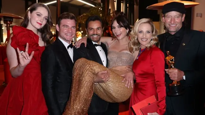 امیلیا جونز، بازیگر بریتانیایی نقش اصلی را در فیلم کدا بازی کرده