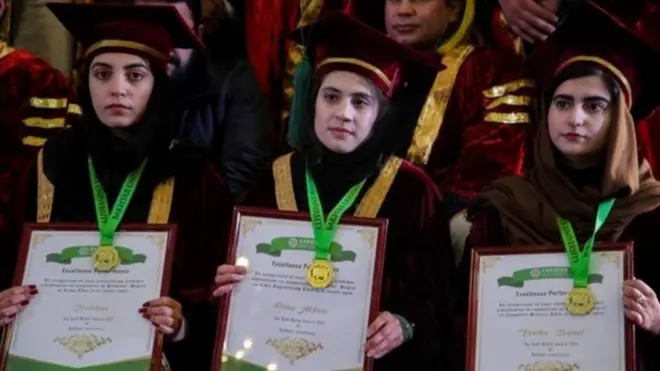 د افغانستان خصوصي پوهنتونونو کې له تېرو شپږ میاشتو راهیسې نجونو هم زدکړې کولې.