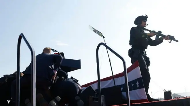 特工將特朗普包圍保護