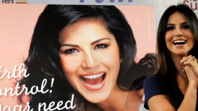 سني لیون د کوڅه ډبو سپیو د حقونو په ملاتړ هم تورنه ده.