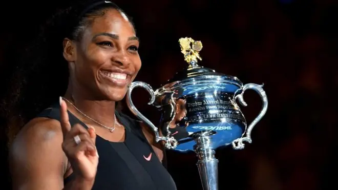 கோப்பையுடன் செரீனா