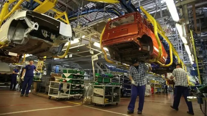 Українці масово їдуть на роботу в Польщу