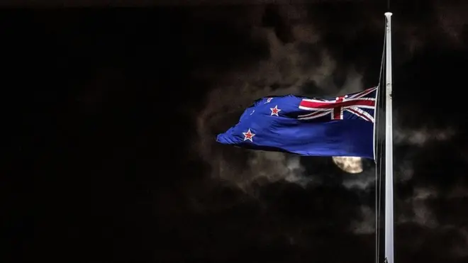پرچم‌ها در نیوزیلند به حال نیمه افراشته درآمده
