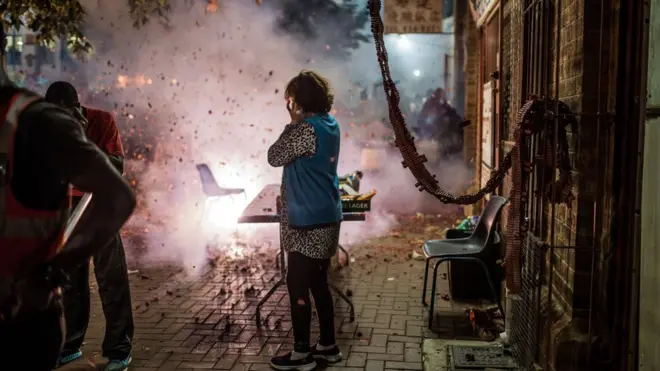 每个平台倒下，像踩中隐秘的地雷，影响众多，死伤惨重