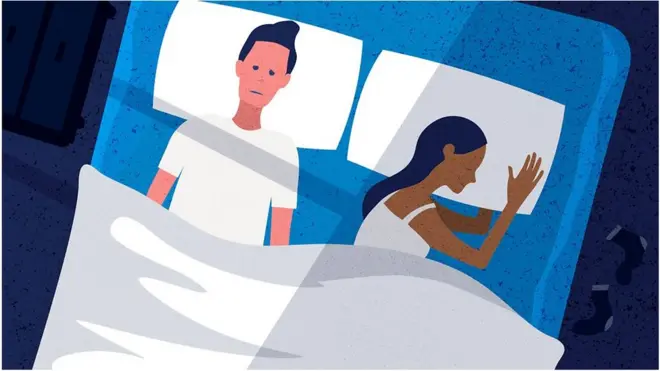 మంచంపై యువతీయువకుడు