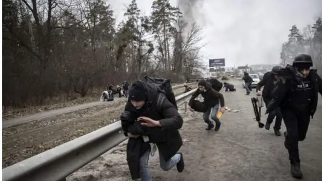 Residents and journalists dey run after one blast