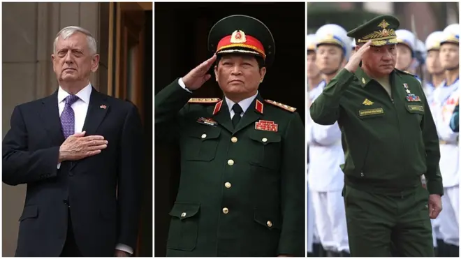 Bộ trưởng Quốc phòng Việt Nam Ngô Xuân Lịch (giữa) sẽ có hai cuộc gặp liên tiếp với người đồng cấp Nga, Sergei Shoigu (phải) và Hoa Kỳ, tướng Jim Mattis