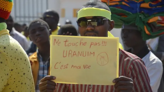 Un manifestant contre la société AREVA en 2014 à Niamey (illustration)