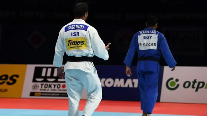 لاعب جودو مصري يرفض مصافحة لاعب إسرائيلي في بطولة العالم باليابان