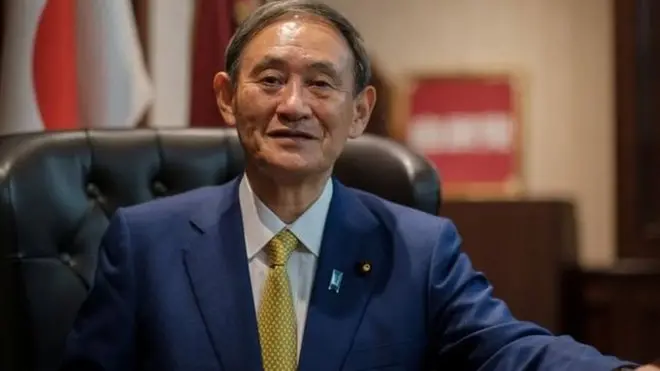 یوشیهیده سوگا یکی از نزدیکترین افراد به شینزو آبه بوده است