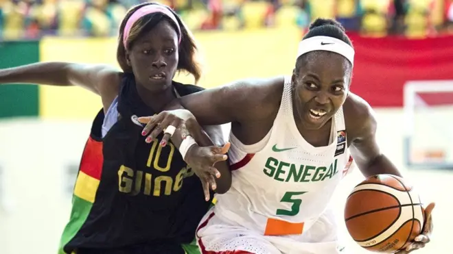 À la mi-temps, les lionnes du coach Tapha Gaye menaient par 53 à 17.