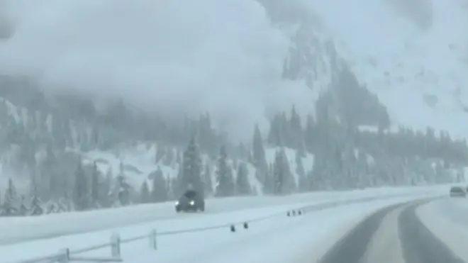 Лавина на шоссе