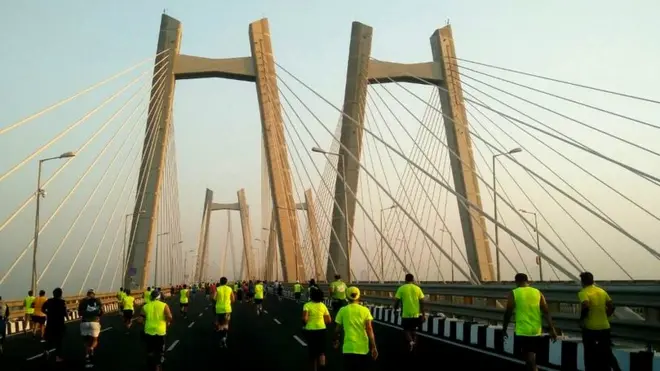 वरळी सी लिंकवरच दृष्य.