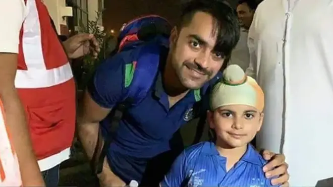 د ماشوم پلار د هربجن سېنگ په ځواب کې ليکلي "وروره دى اوس خوښ دى او د جمعې ورځې پايلوبې ته سترگې په لار دى."