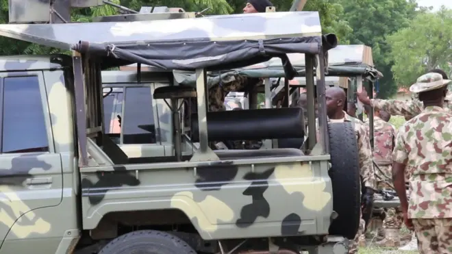 Un communiqué de "l'armée nigériane a révélé l'existence d'informations crédibles selon lesquelles certains des criminels en fuite se cacheraient dans des villes et villages des Etats de Borno et de Yobe