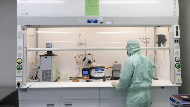 Production dans l'usine de vaccins d'Incepta au Bangladesh