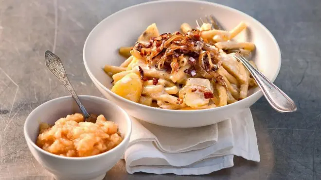 阿尔卑斯通心粉是瑞士版的奶酪通心粉，从阿彭策尔到采尔马特，餐厅的菜单上都少不了它