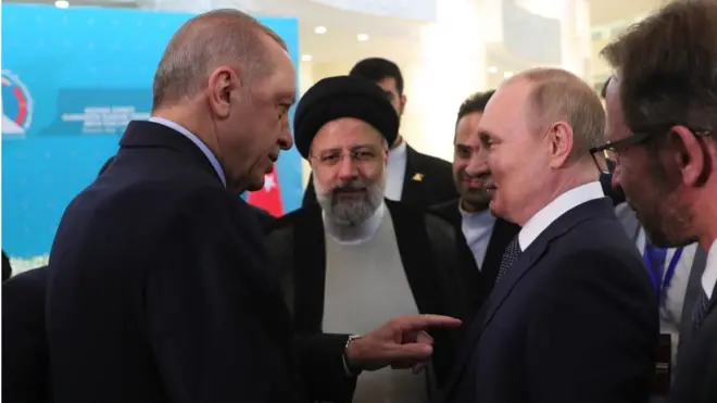 إلتقى فلاديمير بوتين بنظيريه الإيراني والتركي في طهران يوم الثلاثاء