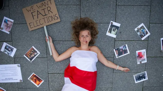 Учасниця акції солідарності