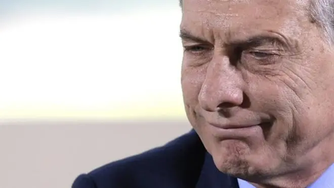 La aprobación de Mauricio Macri ha bajado por la situación económica, pero sigue siendo suficientemente alta como para tener chance de ser reelegido en 2019.