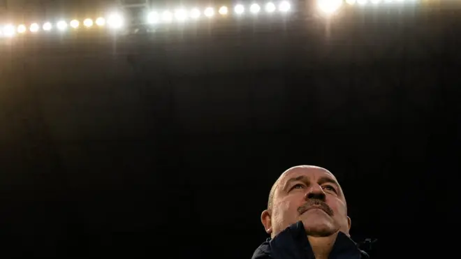 Новый главный тренер сборной Станислав Черчесов возвращается под свет российских софитов после успешного сезона в Польше