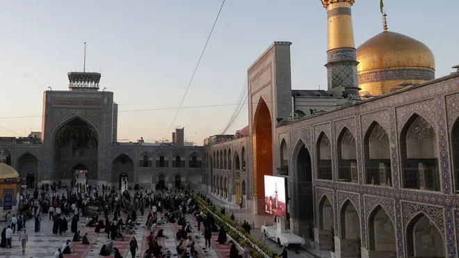 په مشهد ښار کې د امام رضا زیارت هم بېرته پرانیستل شوی