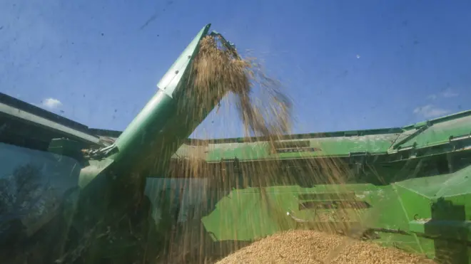 中国计划向美国征收关税的产品中，包括大豆、小麦等