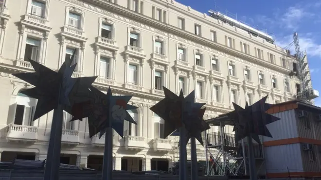 El icónico centro comercial Manzana de Gómez, en el Paseo del Prado de La Habana, está siendo transformado en un hotel cinco estrellas.