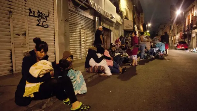 Толчки от землетрясения на глубине 35 километров почувствовали жители столицы Мексики, которая находится более чем в 100 км от эпицентра