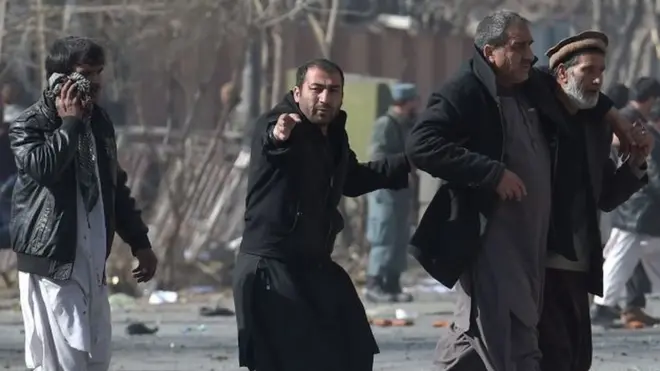 Awọn eniyan n sa asala fun ẹmi wọn nibi ti ado oloro ti bu gbamu ni Afghanistan