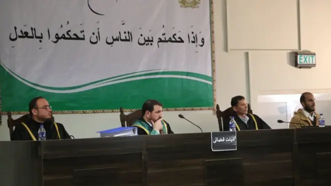 دادگاه این افراد را متهم کرده که از صلاحیت خود سوء استفاده کرده‌اند (عکس از آرشیو)